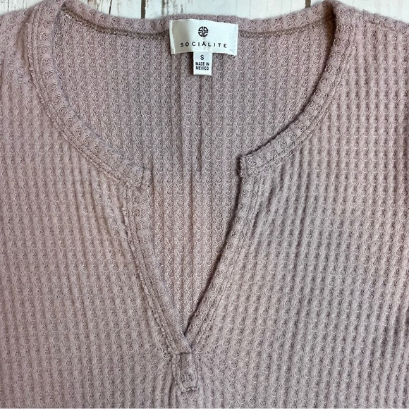 Socialite Long Sleeve Thermal Waffle Henley Top Blush Pink Small - Picture 3 of 4